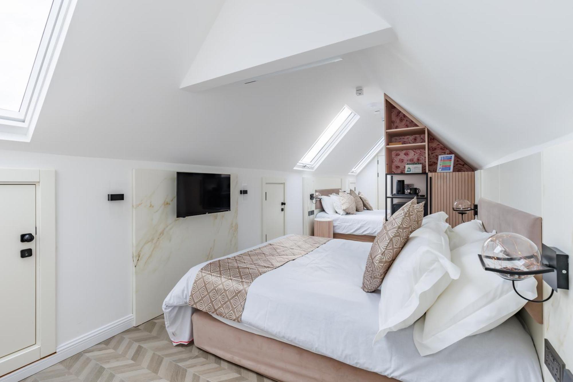 Rosemay Hotel Near London Heathrow Airport เฮส์ ภายนอก รูปภาพ