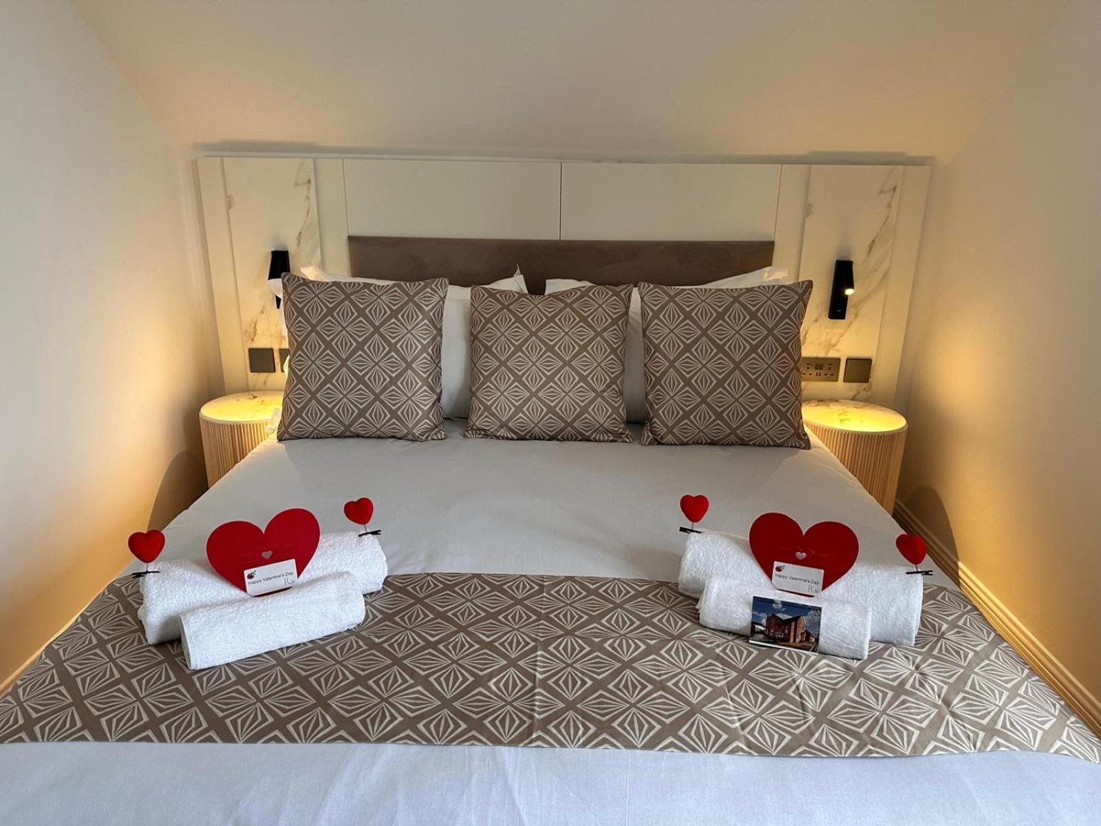 Rosemay Hotel Near London Heathrow Airport เฮส์ ภายนอก รูปภาพ
