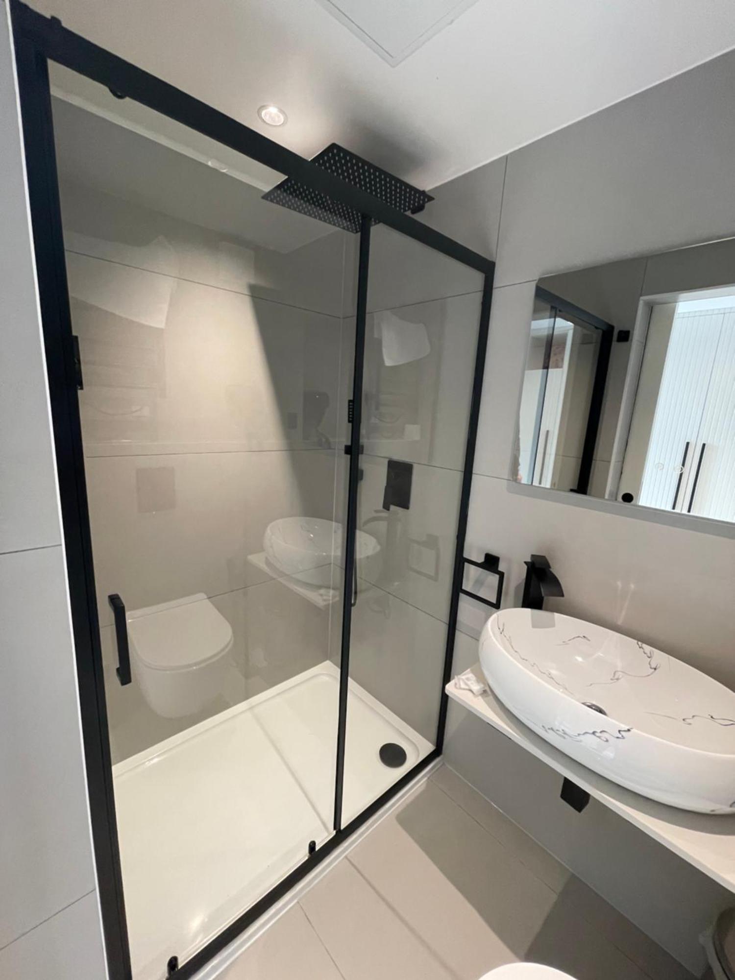 Rosemay Hotel Near London Heathrow Airport เฮส์ ภายนอก รูปภาพ