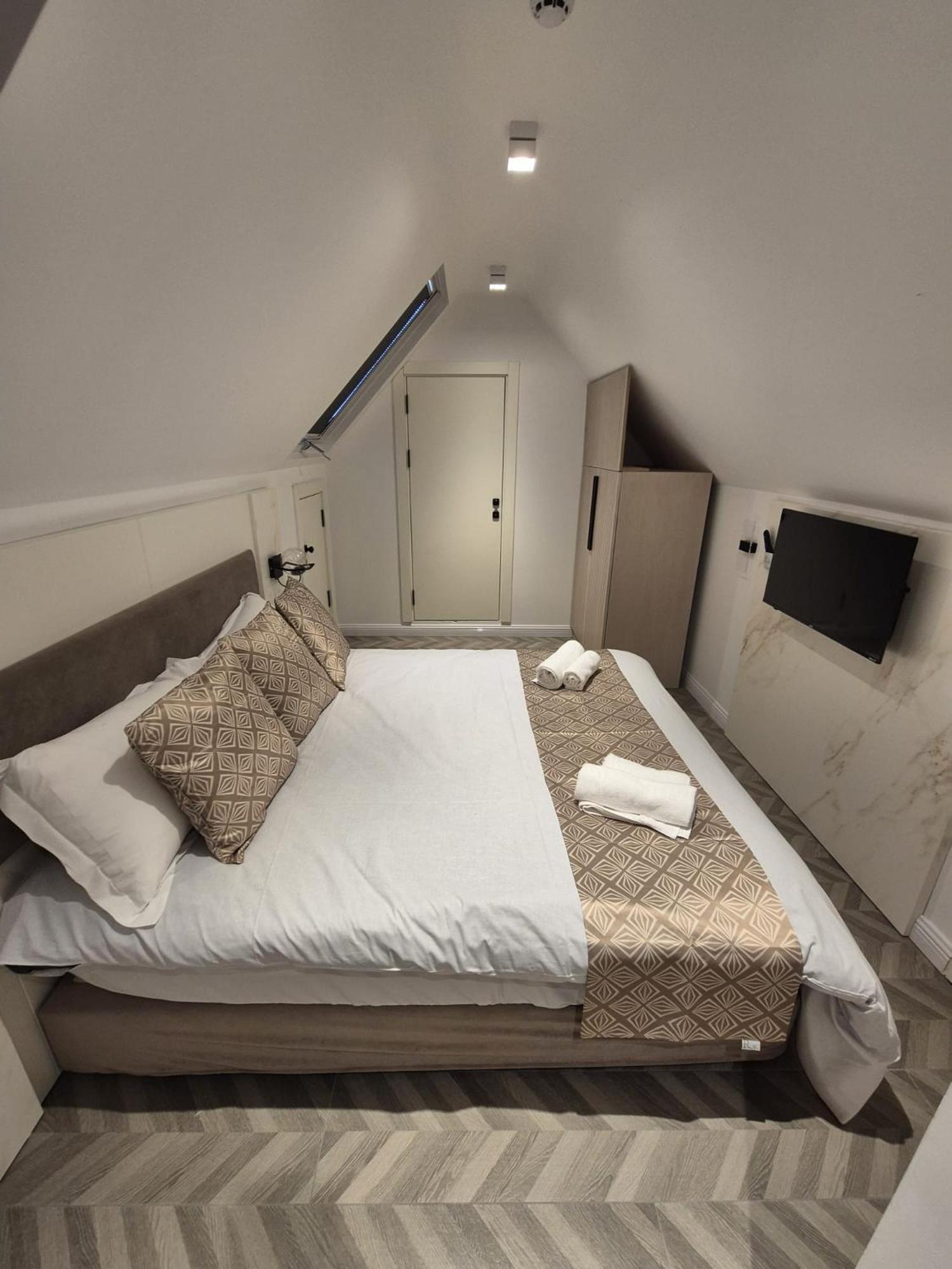 Rosemay Hotel Near London Heathrow Airport เฮส์ ภายนอก รูปภาพ