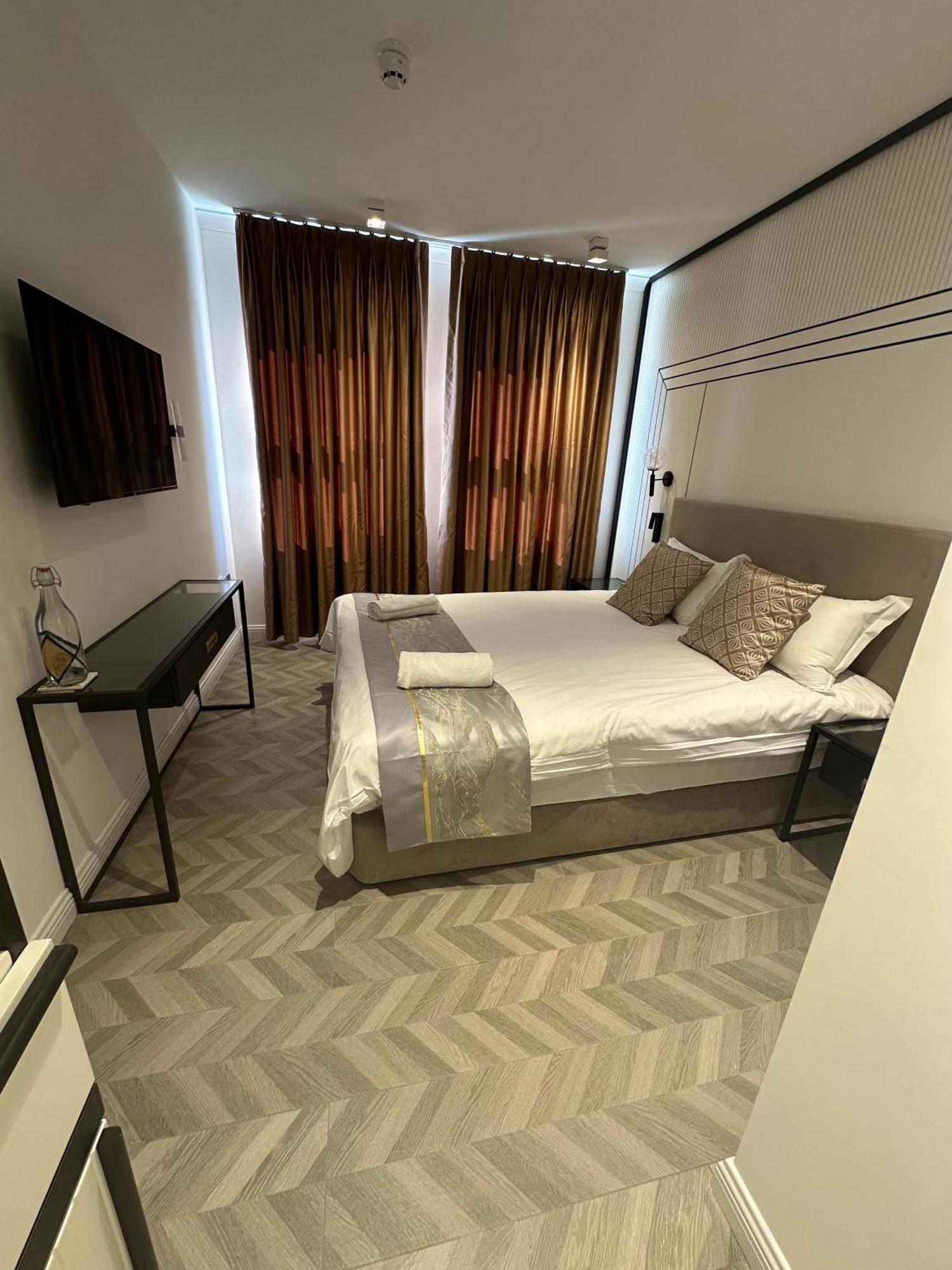 Rosemay Hotel Near London Heathrow Airport เฮส์ ภายนอก รูปภาพ