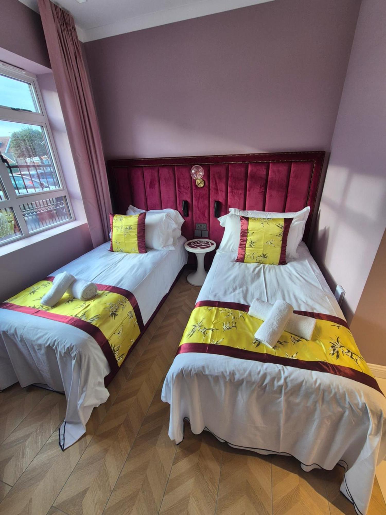 Rosemay Hotel Near London Heathrow Airport เฮส์ ภายนอก รูปภาพ