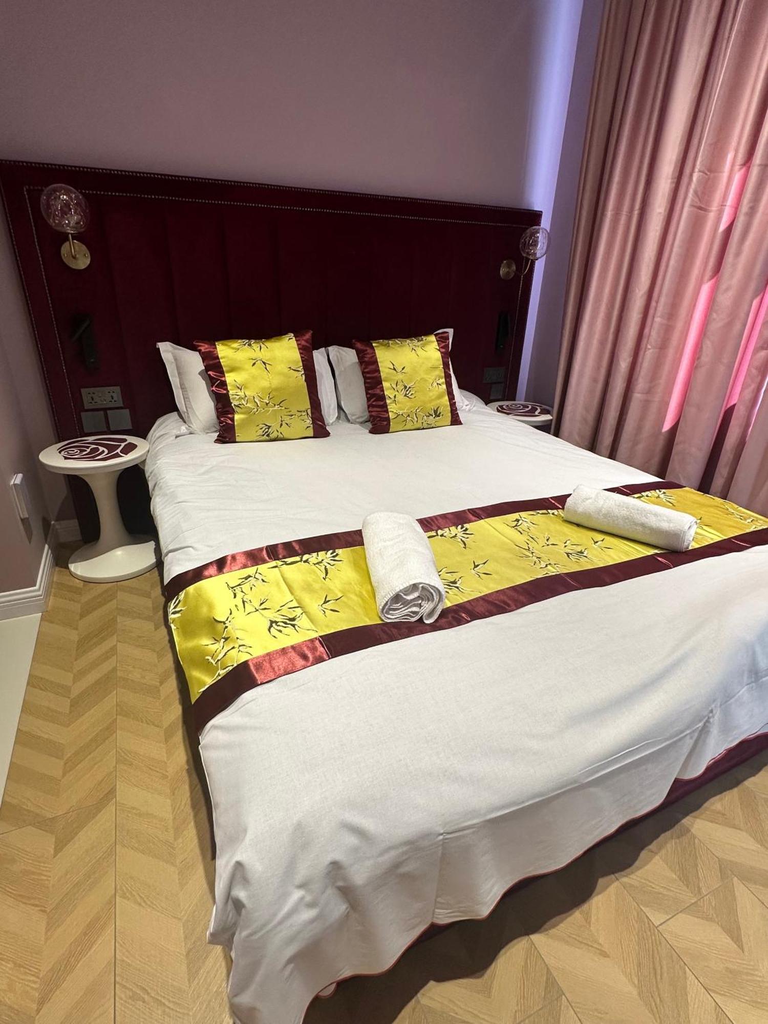 Rosemay Hotel Near London Heathrow Airport เฮส์ ภายนอก รูปภาพ